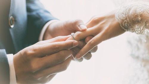 Couple wearing wedding ring at wedding day of them.