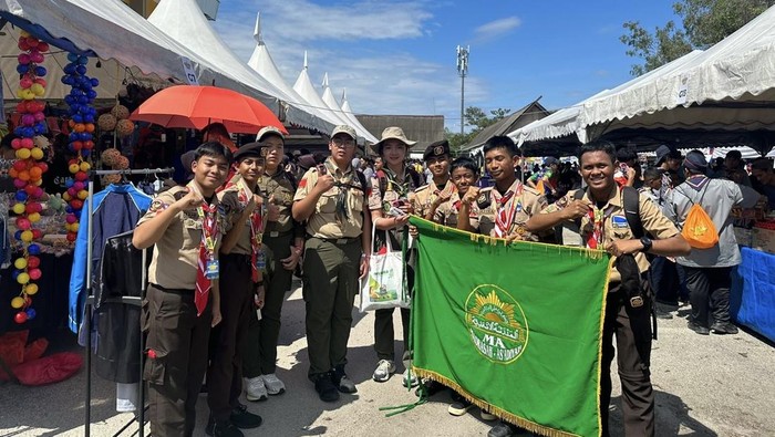 Santri Pondok Pesantren (Ponpes) Asadiyah Sengkang, mengikuti Jambore Internasional di Malaysia.