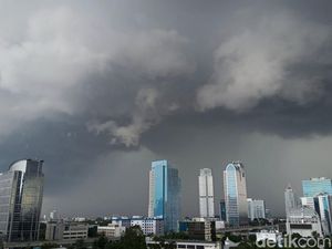 Prakiraan Cuaca Hari ini: Jaksel-Jakbar-Jaktim Hujan Ringan Siang-Malam