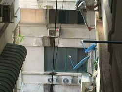 Potret Pekerja Abai Protokol Keselamatan Kerja, Menantang Maut