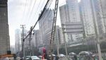 Deretan Aksi Pekerja yang Menantang Maut, Jangan Tiru!