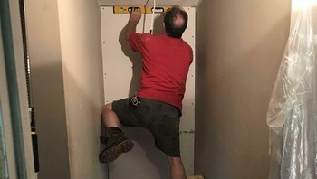 Ini sebelum kejadian jatuh ke lantai sepertinya ya? Foto: (Bored Panda).