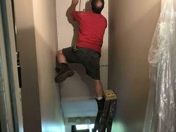 Potret Pekerja Abai Protokol Keselamatan Kerja, Menantang Maut