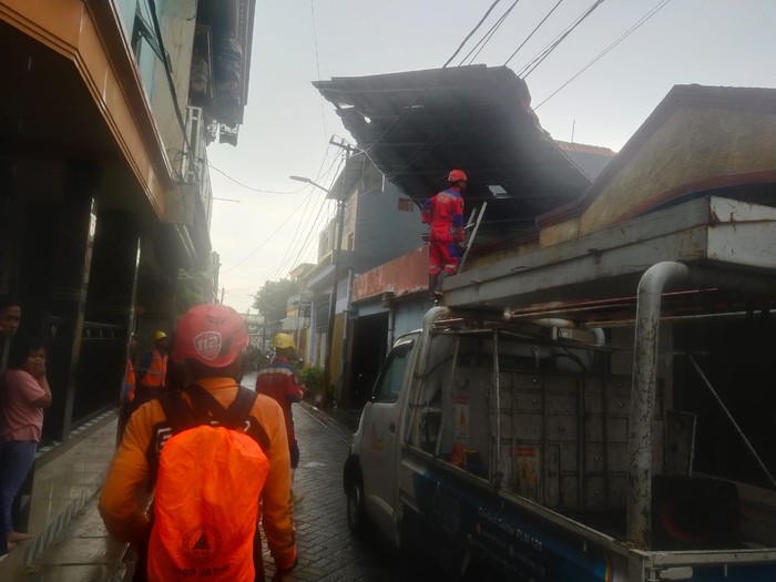 puting beliung surabaya