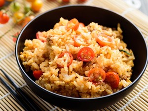 Resep Nasi Tomat dan Ayam Cincang yang Segar Untuk Menu Bekal