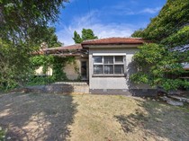 30 Tahun Terlantar Rumah Ini Dijual, tapi Dilarang Masuk Karena Berbahaya!