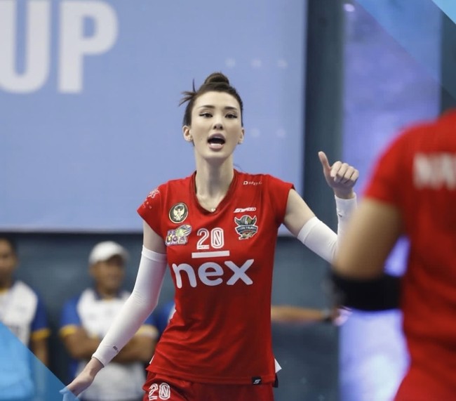 Bintang voli asal Kazakhstan, Sabina Altynbekova menyita perhatian setelah bertanding untuk tim Yogya Falcons di PLN Mobile Proliga 2025 pada Jumat (3/1/2025). Foto: dok. Instagram @altynbekova_20