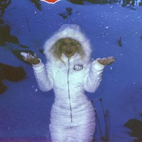 Sabrina Carpenter mengunggah momennya menghabiskan pergantian tahun baru. Dalam foto di Instagram, penyanyi tersebut memperlihatkan gayanya yang lebih santai tidak seperti ciri khasnya di panggung.Foto: Instagram Sabrina Carpenter