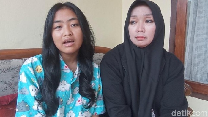 Sevina, remaja yang diselamatkan Aipda Anumerta Anditya Munartono didampingi ibunya.
