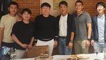 Momen Shin Tae-yong Makan Malam Bareng Pemain dan Pelatih