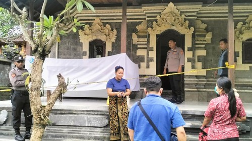 Suasana di rumah lansia yang diduga tewas tidak wajar di Desa Tianyar Barat, Kecamatan Kubu, Kabupaten Karangasem.