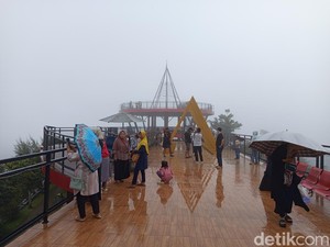 Cuaca Berkabut Bikin Ketep Pass Magelang Makin Syahdu