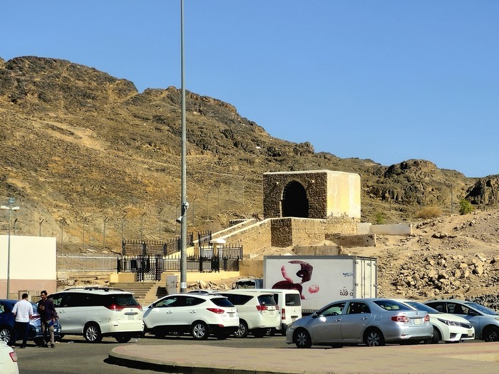 Tempat terjadinya Perang Khandaq Medina, Saudi Arabia, June 27 2024: The place of The Battle of the Trench Khandaq Ahzab or the Confederates, was part of the conflict between the Muslims and the Quraysh, the 7 mosques complex Madinah city