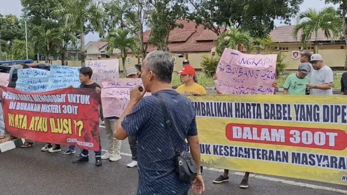 Aliansi Peduli Bangka Belitung gelar aksi terkait korupsi timah.