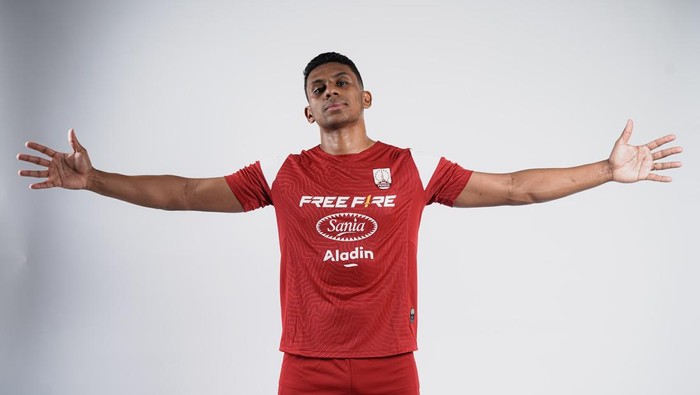 Bek anyar Persis Solo, Cleylton Santos.