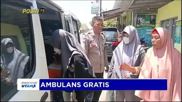 Bhabinkamtibmas Polres Lombok Timur Bripka Agus Salim sediakan layanan ambulans gratis untuk warga