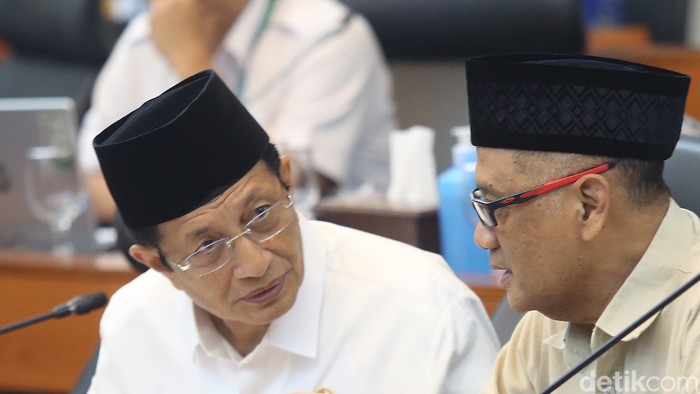 Komisi VIII Raker dengan Menag dan Kepala BPH serta RDP dengan Kepala BPKH dengan agenda Penetapan Biaya Haji 2025 di Gedung Nusantara II Komplek Parlemen Senayan Jakarta, Senin (6/1/2025).