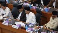 Besaran biaya haji ini dibacakan oleh H. Abdul Wachid ketua Panja BPIH dalam rapat yang digelar bersama Komisi VIII DPR RI, Dirjen PHU, Badan Penyelenggara Haji, Dirut PT Garuda Indonesia, Dirut PT Lion Air, Dirut Saudi Airlines, Kepala Badan Pelaksana BPKH, dan Kepala Dewan Pengawas BPKH. 