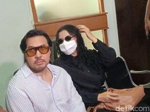 David Bayu Temani Audrey Davis di Sidang Penyebaran Video Syur
