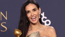 Senyum Bahagia Demi Moore Setengah Abad Nantikan Piala
