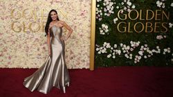 Senyum Bahagia Demi Moore Setengah Abad Nantikan Piala
