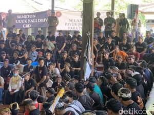 Sopir Pariwisata Bali Protes Banyak Turis Asing Dijemput WNA di Bandara