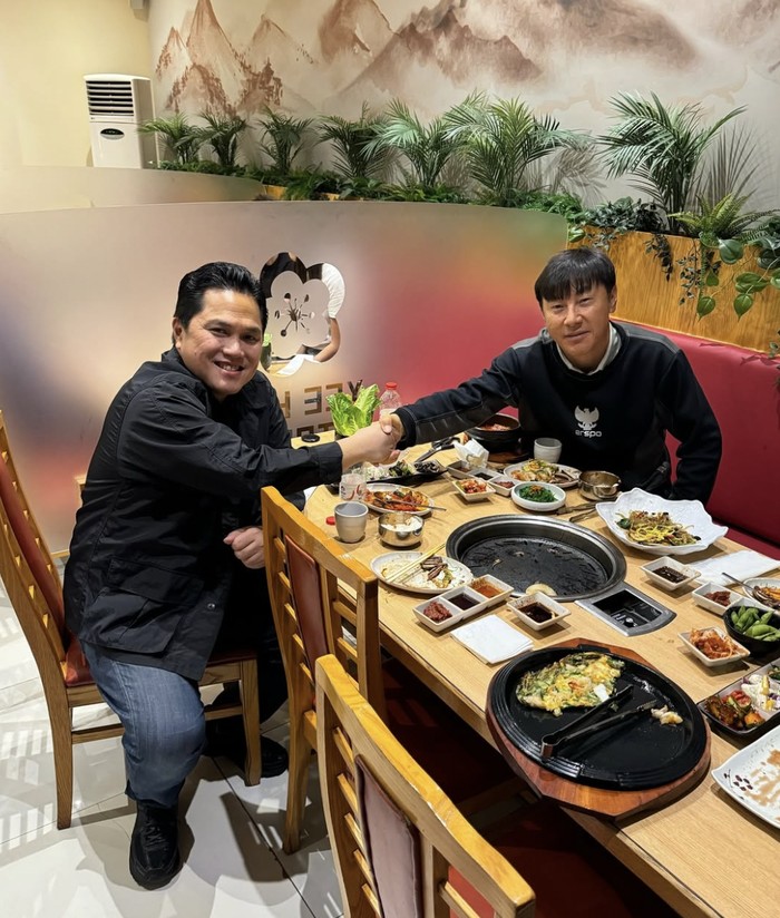 Erick Thohir Senang Jajan Enak hingga Makan Bareng Shin Tae-yong Erick Thohir Senang Jajan Enak hingga Makan Bareng Shin Tae-yong