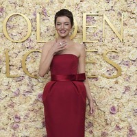 Bintang ‘Cruella’ ini menampilkan rambut pixie-nya setelah syuting film ‘Bugonia’ yang akan tayang perdana pada 2025. Untuk perannya di film garapan Yorgos Lanthimos tersebut, Emma dikabarkan mencukur habis rambutnya. Foto: Jordan Strauss/Invision/AP