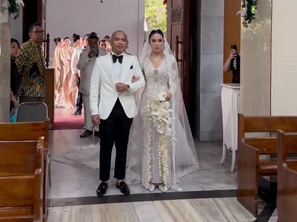 8 Foto Pernikahan Frank Hutapea Anak Hotman Paris, Digelar Sederhana