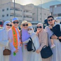 Tak sedikit warganet yang memuji kecantikan Ayu ketika berhijab. Bersinar banget masyallah 😍, ucap pengguna Instagram @matchalateex_. Ayu cantik pakek hijab semoga istiqomah, puji akun @pratiwiwidiandari. Suka baget klo liat ka ayu pakai hijab .adem rasanya, timpal akun @sholehah7124. Foto: Dok. Instagram @ayutingting92.