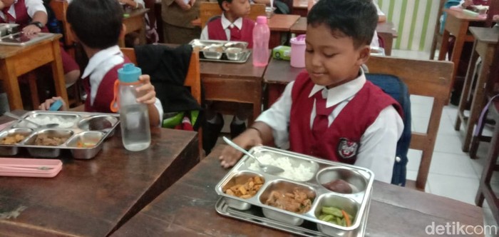 Hari Pertama Makan Bergizi Gratis di Malang, 4.005 Porsi Didistribusikan