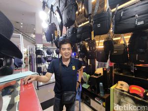 Kisah Pedagang PGC Bertahan di Tengah Gempuran Belanja Online