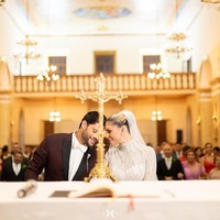 Di akun Instagram, Hulk mengunggah momen bahagia mereka. Pasangan yang sudah menikah secara sipil pada 2020 itu tampak sumringah selagi mengucap janji setia. Foto: Instagram @hulkparaiba