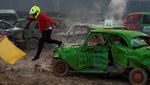 Intip Lomba Penghancuran Mobil di Malta