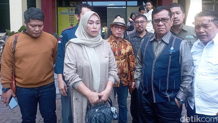 Istri pengacara yang tewas ditembak di Bone memenuhi panggilan pemeriksaan di Polda Sulsel.