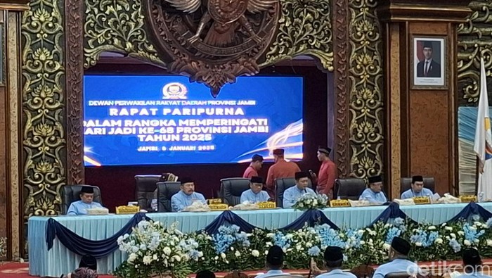 Jaksa Agung dan Mendes saat ikuti rapat paripurna istimewa HUT Jambi ke-68