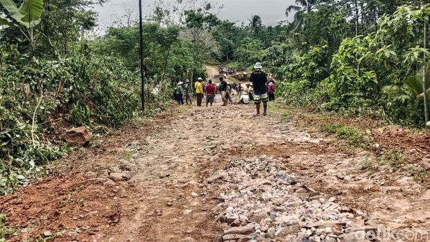 Jalan rusak di Sukabumi