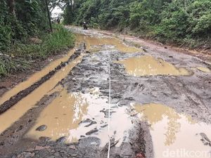 Jabar Hari Ini: Warga Sukabumi Melahirkan di Ambulans gegara Jalan Rusak