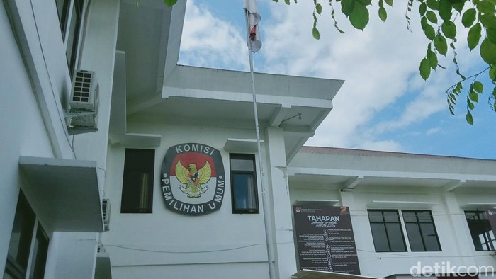 Kantor KPU Kabupaten Klaten di jalan Mayor Kusmanto, Senin (6/1/2024).