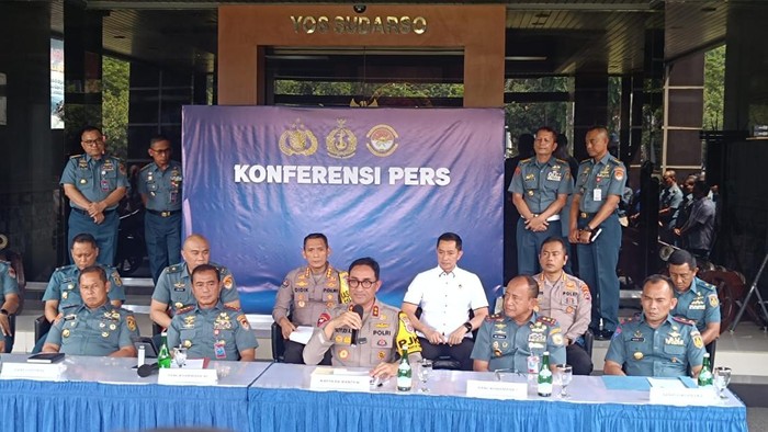 Kapolda Banten Irjen Suyudi (pegang mic)-(Rizky/detikcom)