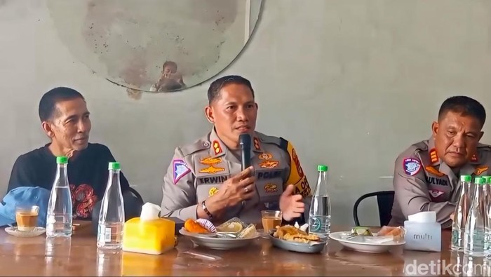 Kapolres Bone AKBP Erwin Syah saat coffee morning dengan wartawan.