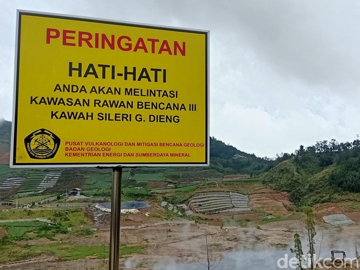 Kawah Sileri di dataran tinggi Dieng, Desa Kepakisan, Kecamatan Batur, Kabupaten Banjarnegara. Diunggah Senin (6/1/2025).