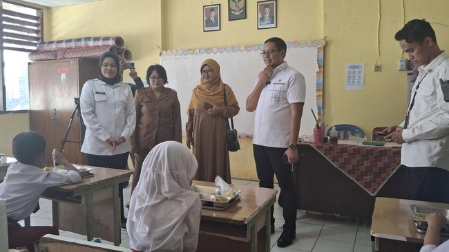 Serba-serbi Hari Pertama Makan Bergizi Gratis