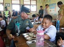 Kodam Udayana Turut Distribusikan Makan Gratis di Bali dan NTT