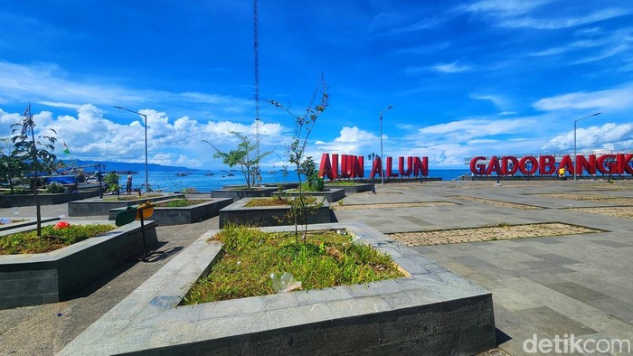 Kondisi Alun-alun Gadobangkong Tak Terurus