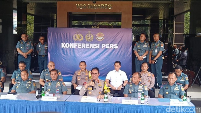 Konferensi pers di Koarmada, Jakarta, terkait oknum anggota TNI AL terlibat penembakan bos rental mobil di Rest Area Km 45 Tol Tangerang-Merak (Rizky AM/detikcom)