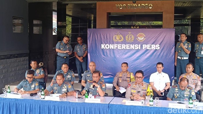 Konferensi pers di Koarmada, Jakarta, terkait oknum anggota TNI AL terlibat penembakan bos rental mobil di Rest Area Km 45 Tol Tangerang-Merak (Rizky AM/detikcom)