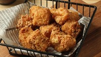 Tak hanya modal pedas saja, di Tahu Rumpi di Tanah Abang, punya menu tahu krispi dibumbui dengan telur asin yang membuat rasanya semakin enak. Harga dari Rp 15.000 per porsi. Foto: Site Culinary/Visual