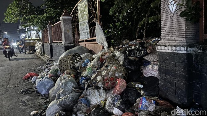 Penampakan Lahan TPS dadakan di Surabaya yang viral medsos
