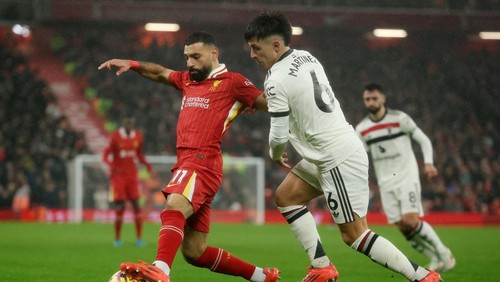 Soccer Football - Premier League - Liverpool v Manchester United - Anfield, Liverpool, Britain - January 5, 2025 Liverpools Mohamed Salah in action with Manchester Uniteds Lisandro Martinez REUTERS/Phil Noble EDITORIAL USE ONLY. NO USE WITH UNAUTHORIZED AUDIO, VIDEO, DATA, FIXTURE LISTS, CLUB/LEAGUE LOGOS OR LIVE SERVICES. ONLINE IN-MATCH USE LIMITED TO 120 IMAGES, NO VIDEO EMULATION. NO USE IN BETTING, GAMES OR SINGLE CLUB/LEAGUE/PLAYER PUBLICATIONS. PLEASE CONTACT YOUR ACCOUNT REPRESENTATIVE FOR FURTHER DETAILS..